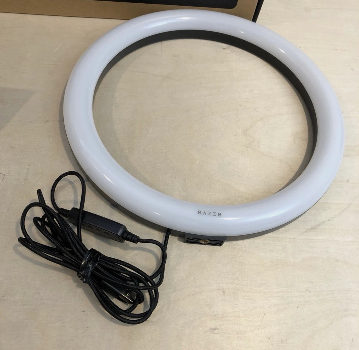 Razer 12" USB LED Ring Light for PC and Mobile Streaming - photo 3