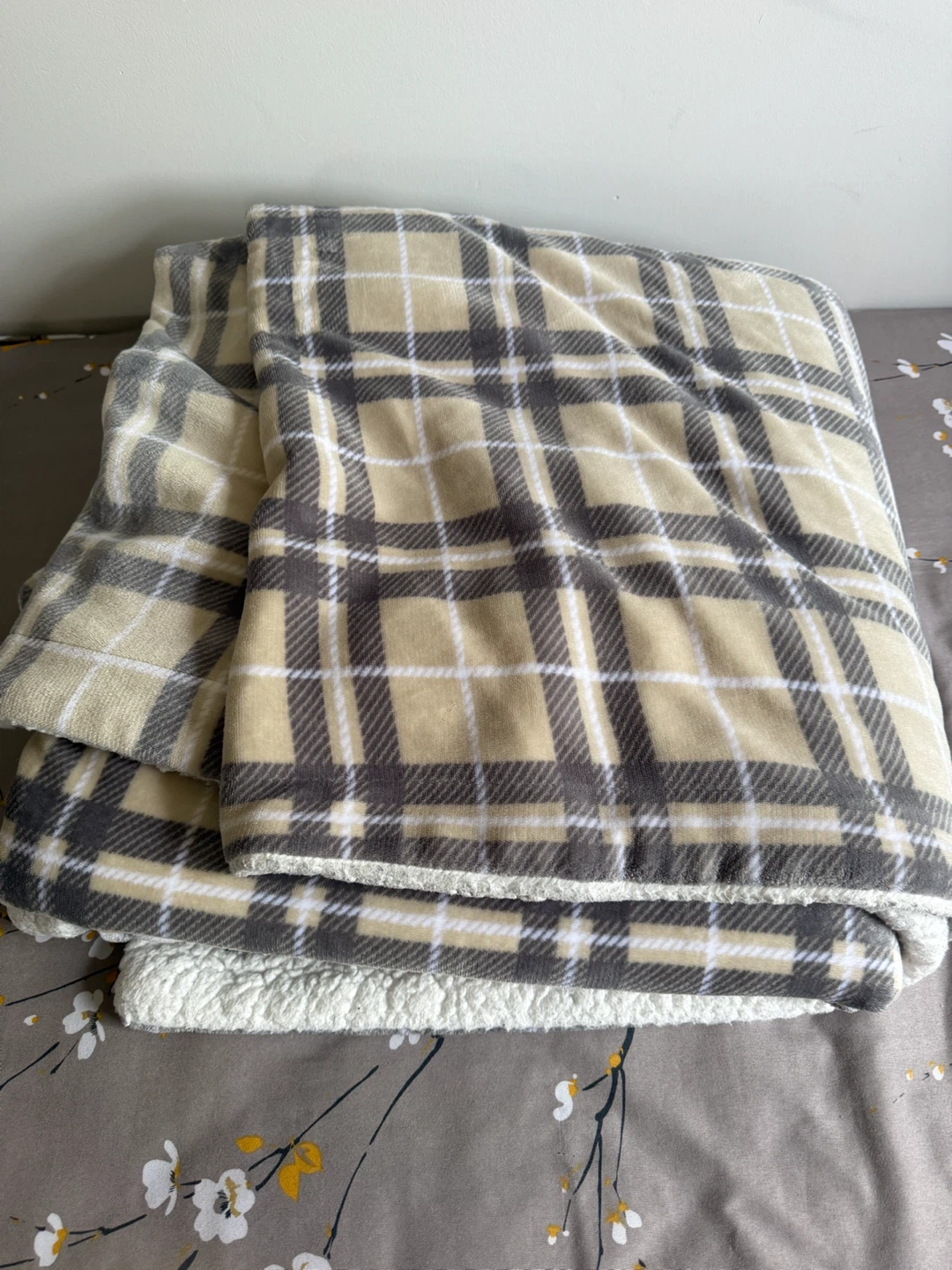 Cozy Plaid Throw Blanket