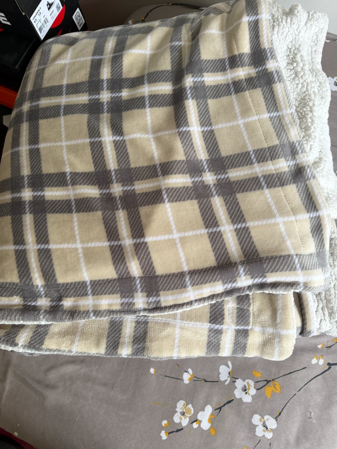 Cozy Plaid Throw Blanket - photo 2