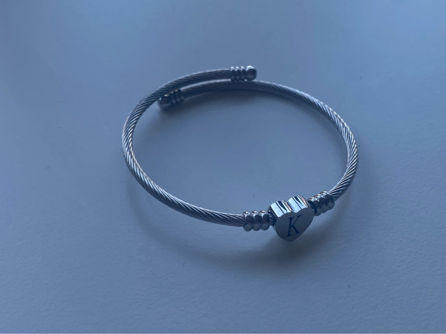 Silver tone heart "K" initial cable wire bangle bracelet - photo 3