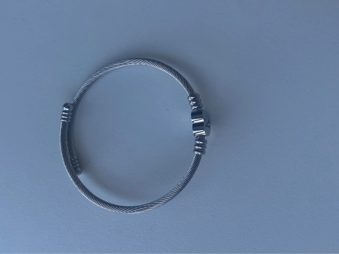 Silver tone heart "K" initial cable wire bangle bracelet - photo 2