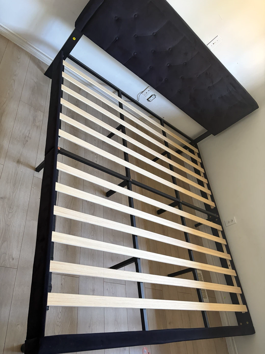 Black Velvet Tufted Headboard Bed Frame - photo 3