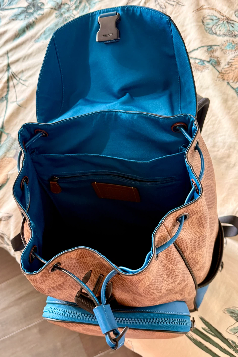 Coach Backpack - Like New, Beautiful Colorway - photo 3