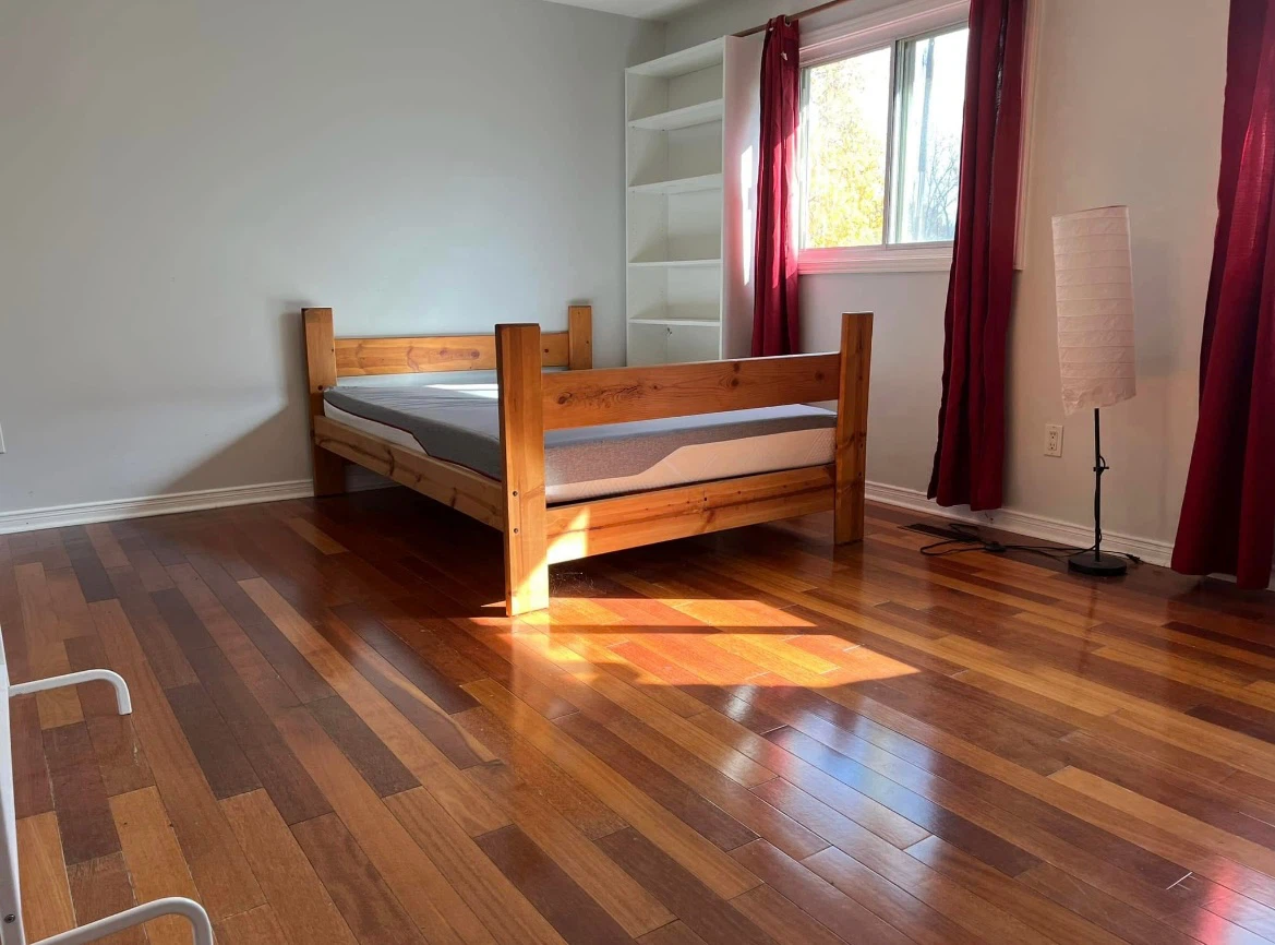 Rent a Master Bedroom - photo 5