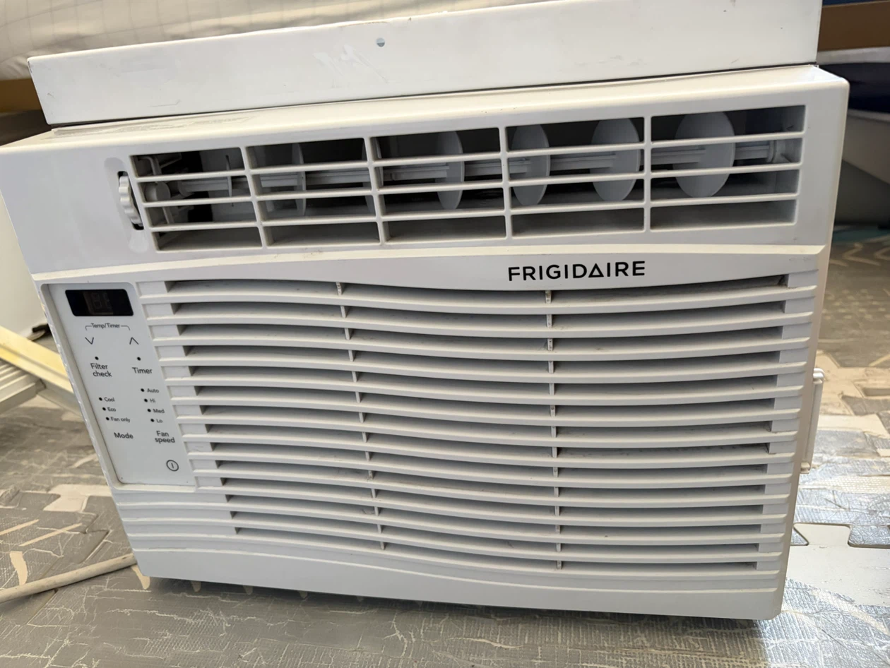 [Move out Sale]Frigidaire Window Air Conditioner BTU5050