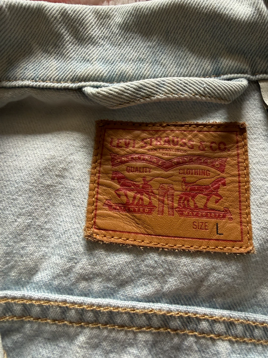 LEVI’s TRUCKER JACKET