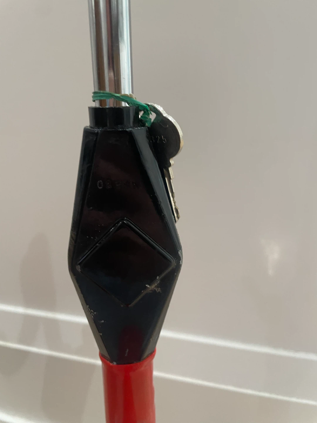 Red Steering Wheel Lock with Keys - photo 4