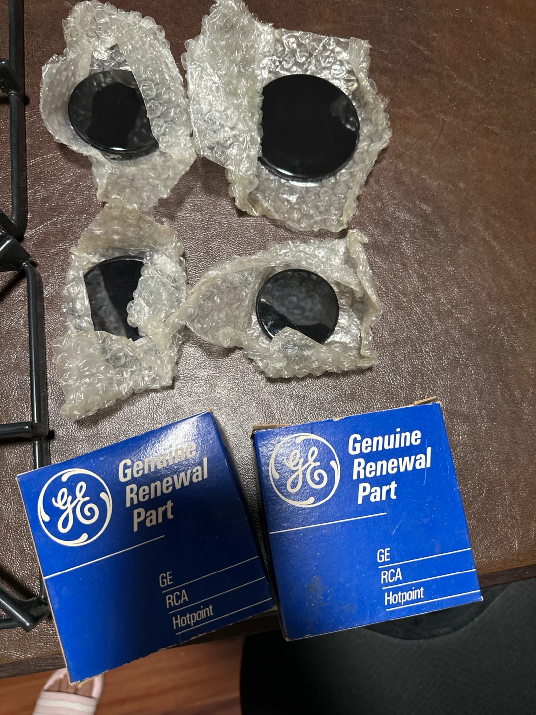 GE Stove Burner Grates and Caps Set - photo 3