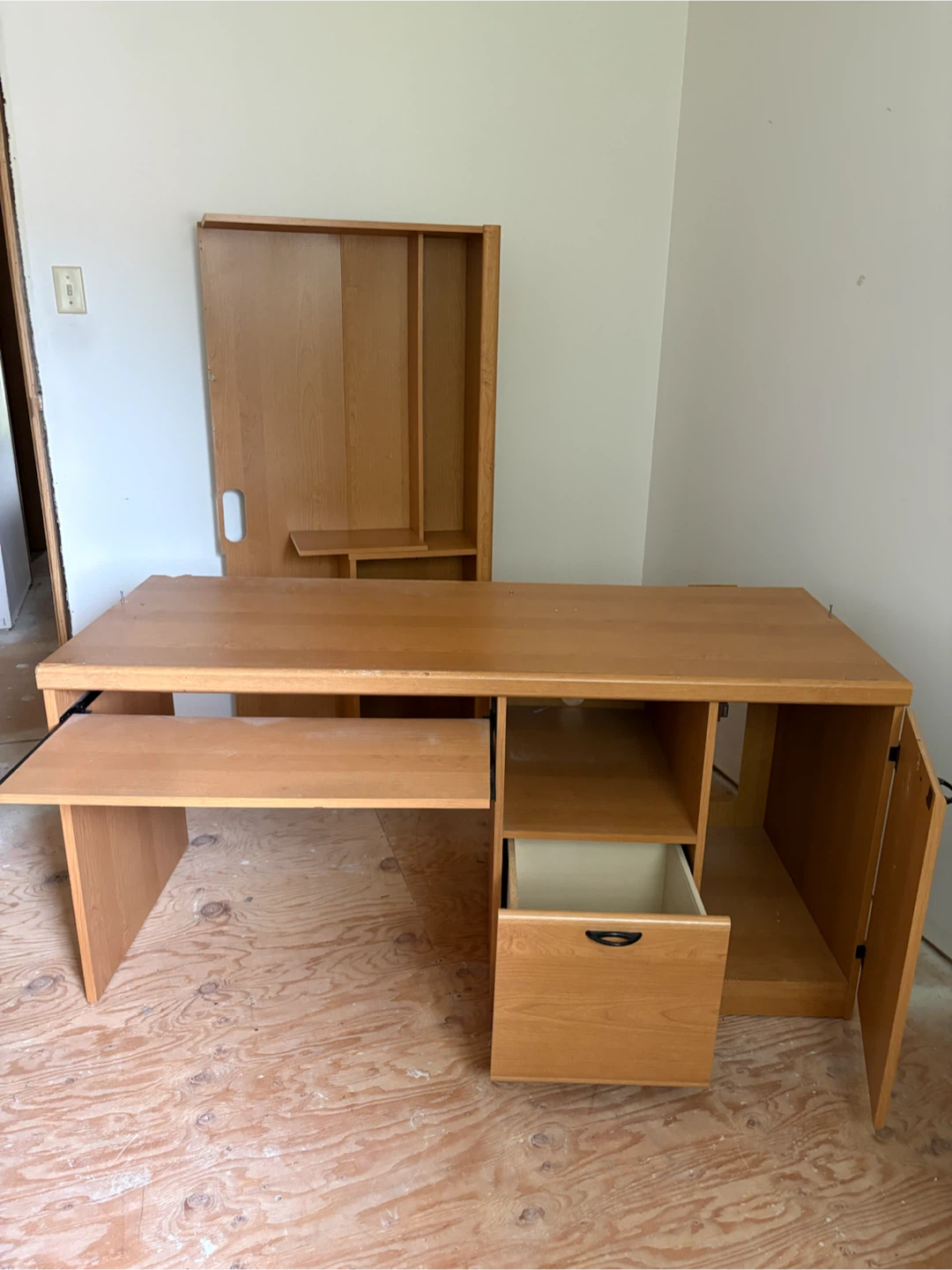 Free 2 piece desk and black chair - photo 2