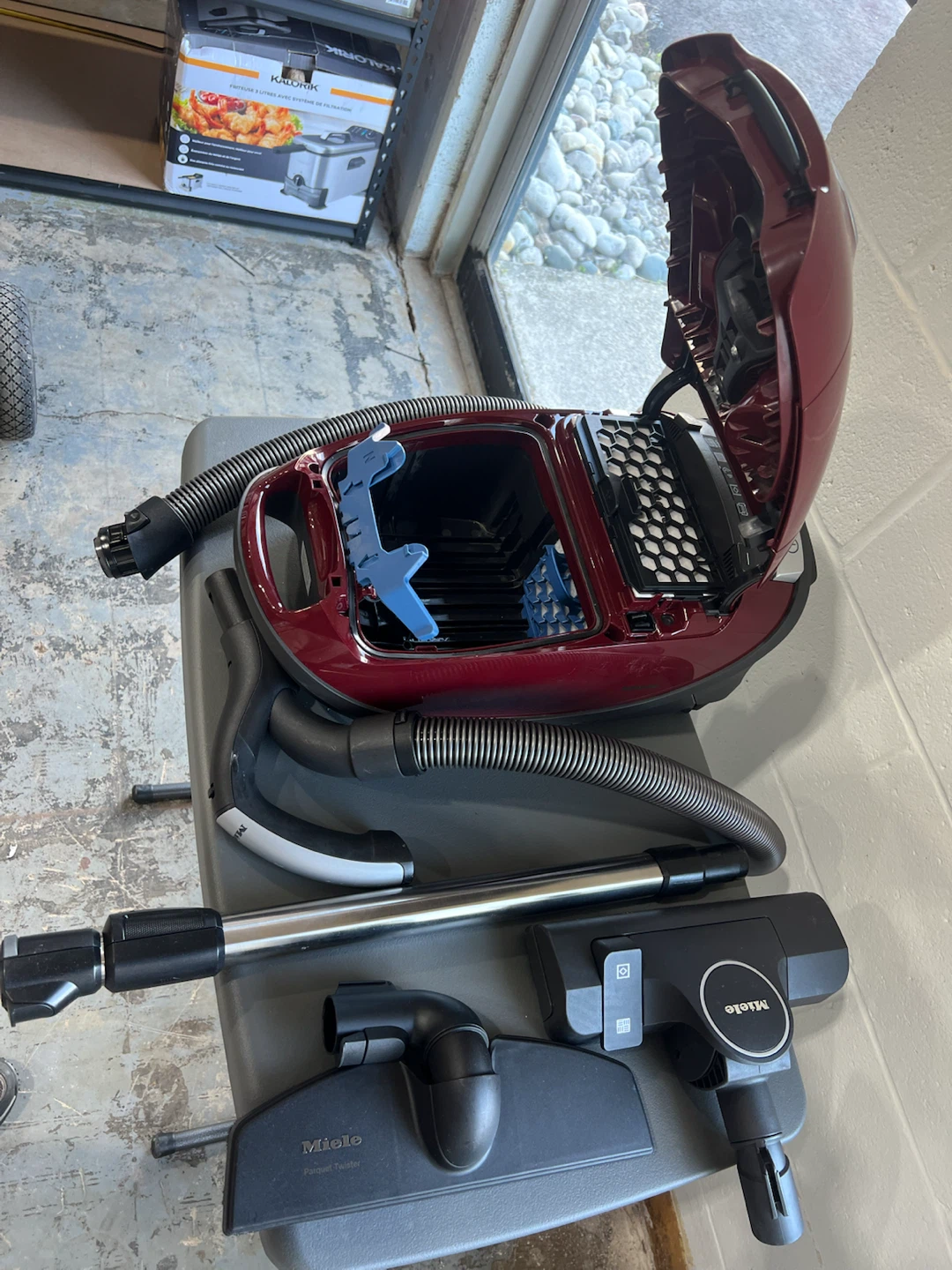Miele Complete C3 Limited Edition Multi-Floor Vacuum - photo 2