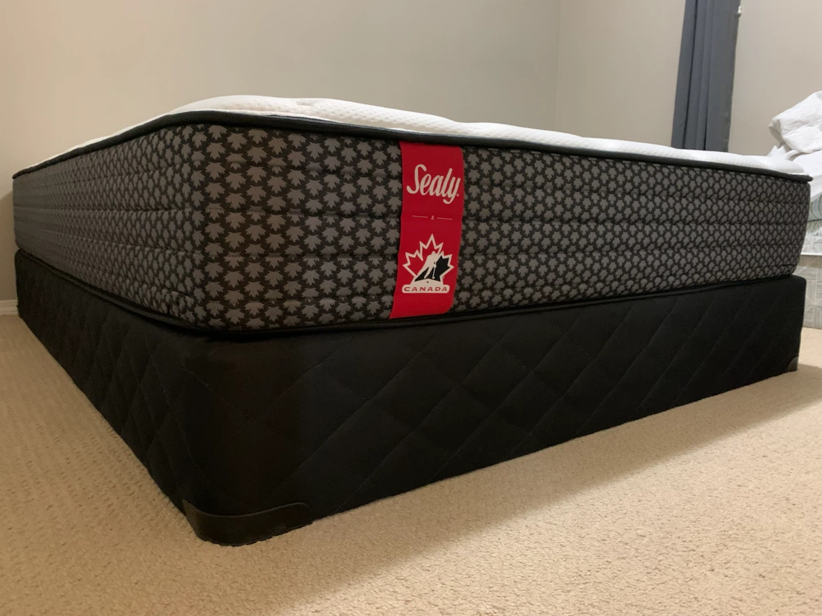 Queen Size Sealy Posturepedic Mattress & Box Spring Set