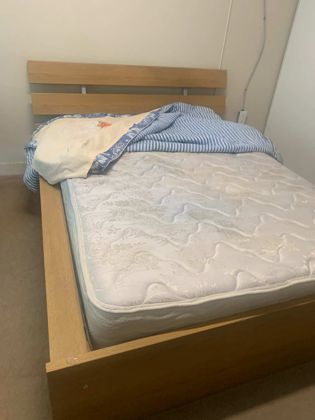 Wooden Bed Frame with Mattress