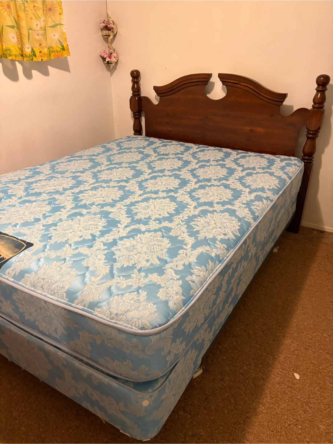 Queen bed great condition headboard