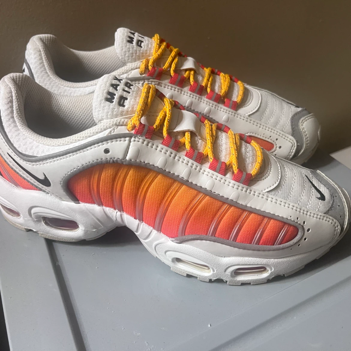 Nike Air Max Tailwind IV Sneakers SIZE 8