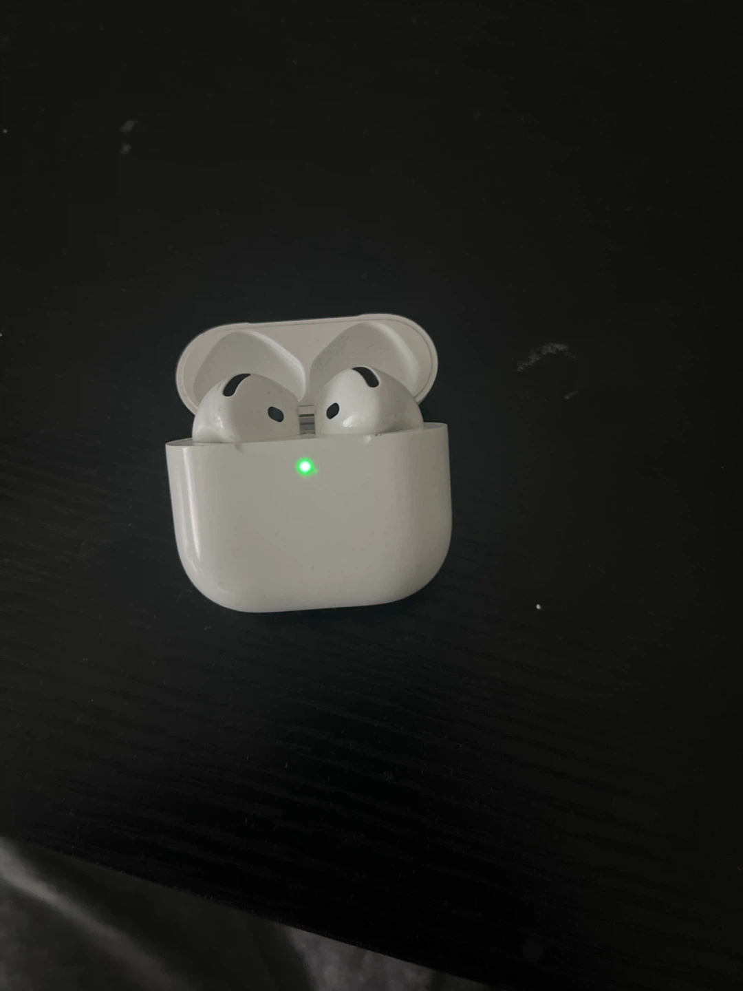 Apple AirPods (4th generation) - photo 2