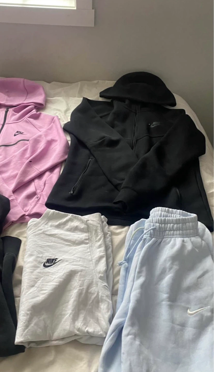 Nike Tech Fleece Joggers and Hoodies - photo 2