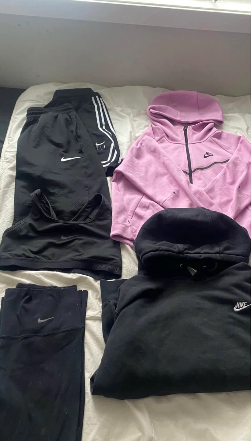 Nike Tech Fleece Joggers and Hoodies - photo 3