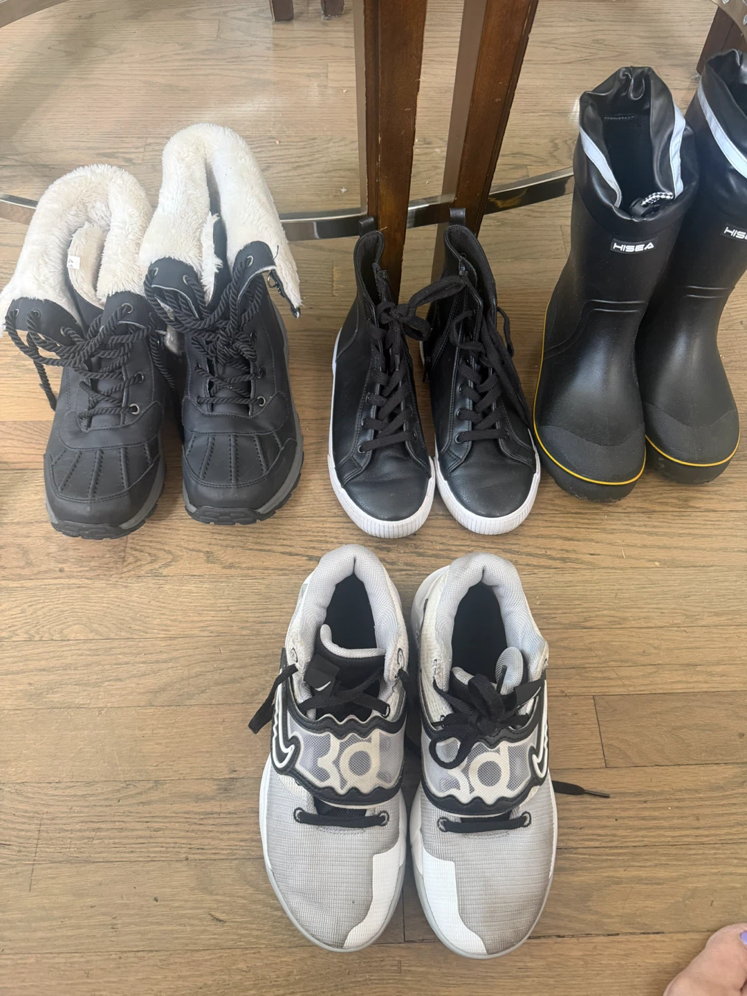 Women’s shoe size 8 and boys shoe size 8 - photo 2