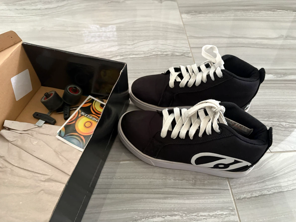 Heelys Youth Size 3 Uptown Navy/Yellow Ballistic - photo 3