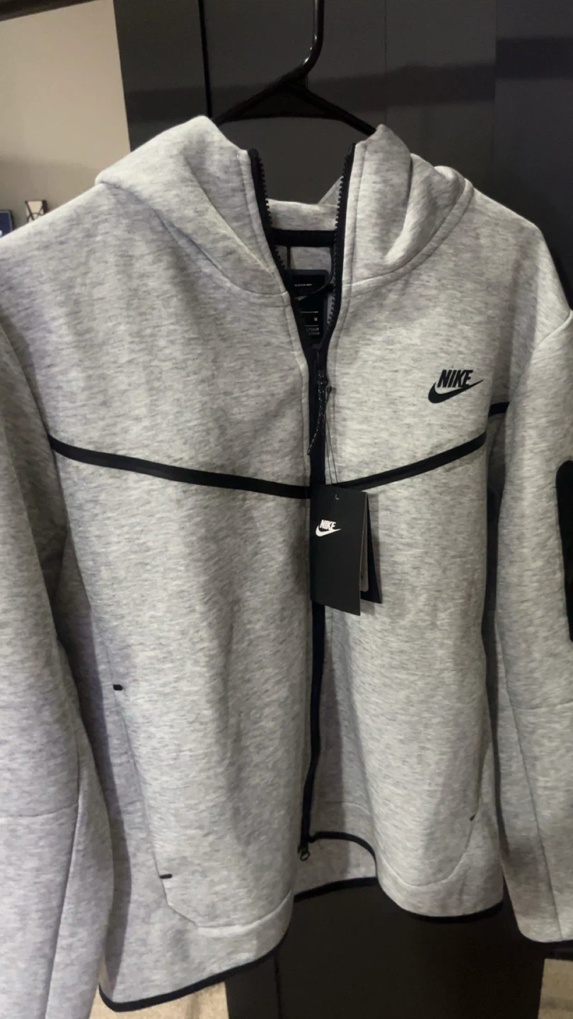Nike Tech Fleece Full Zip Hoodie and Joggers Set