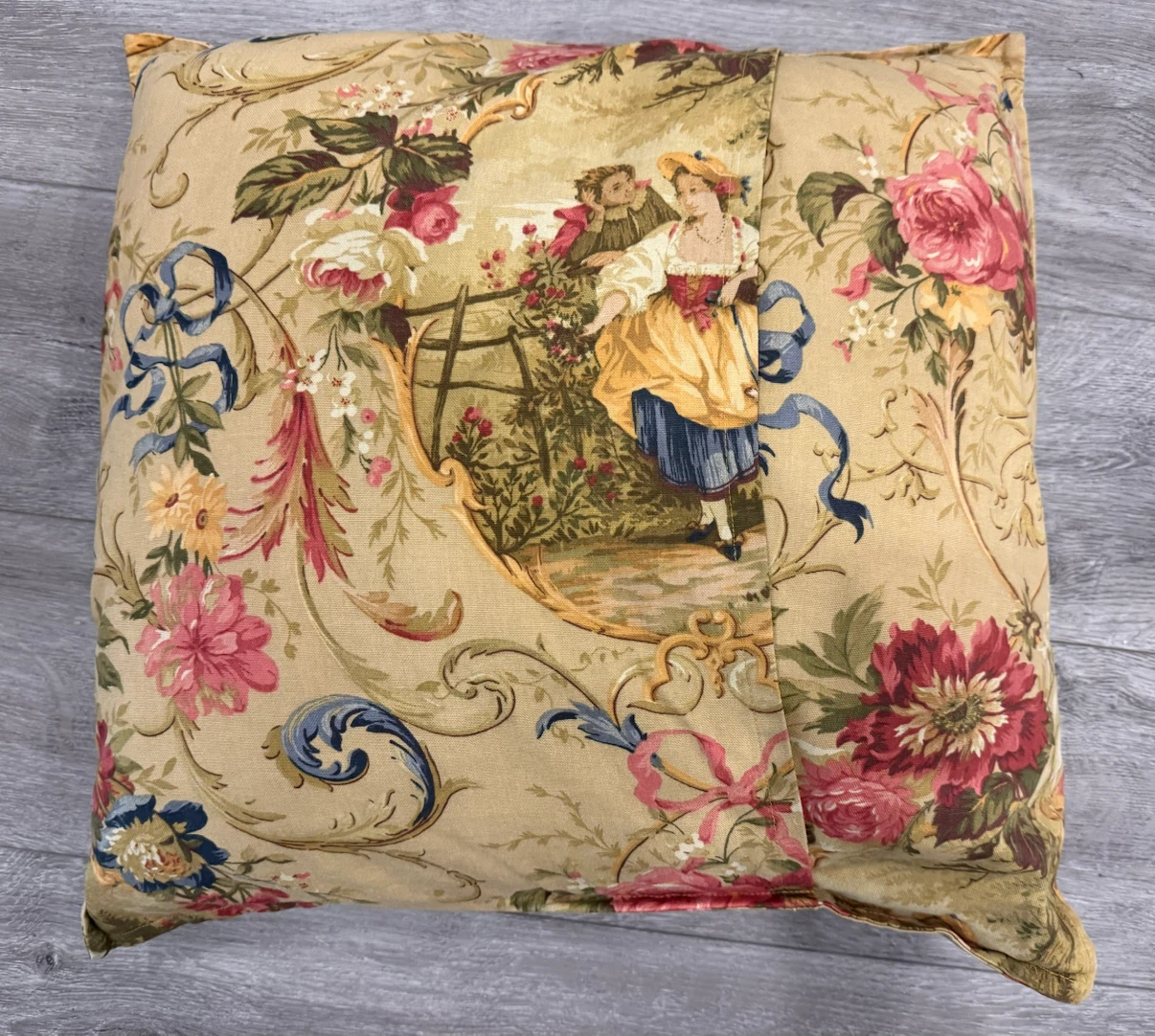 Set of two Victorian French toile pillows - photo 4