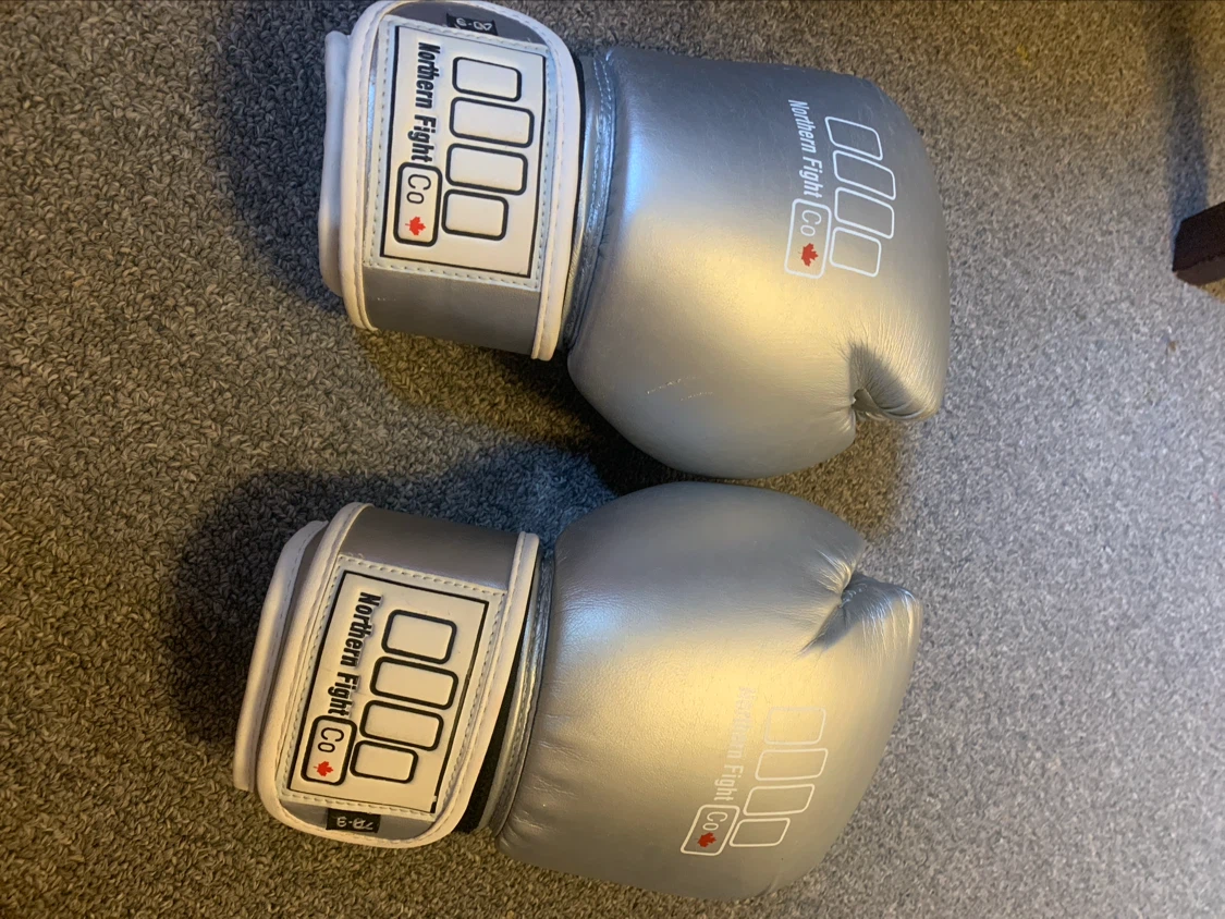 I am selling some 6 ounce boxing gloves