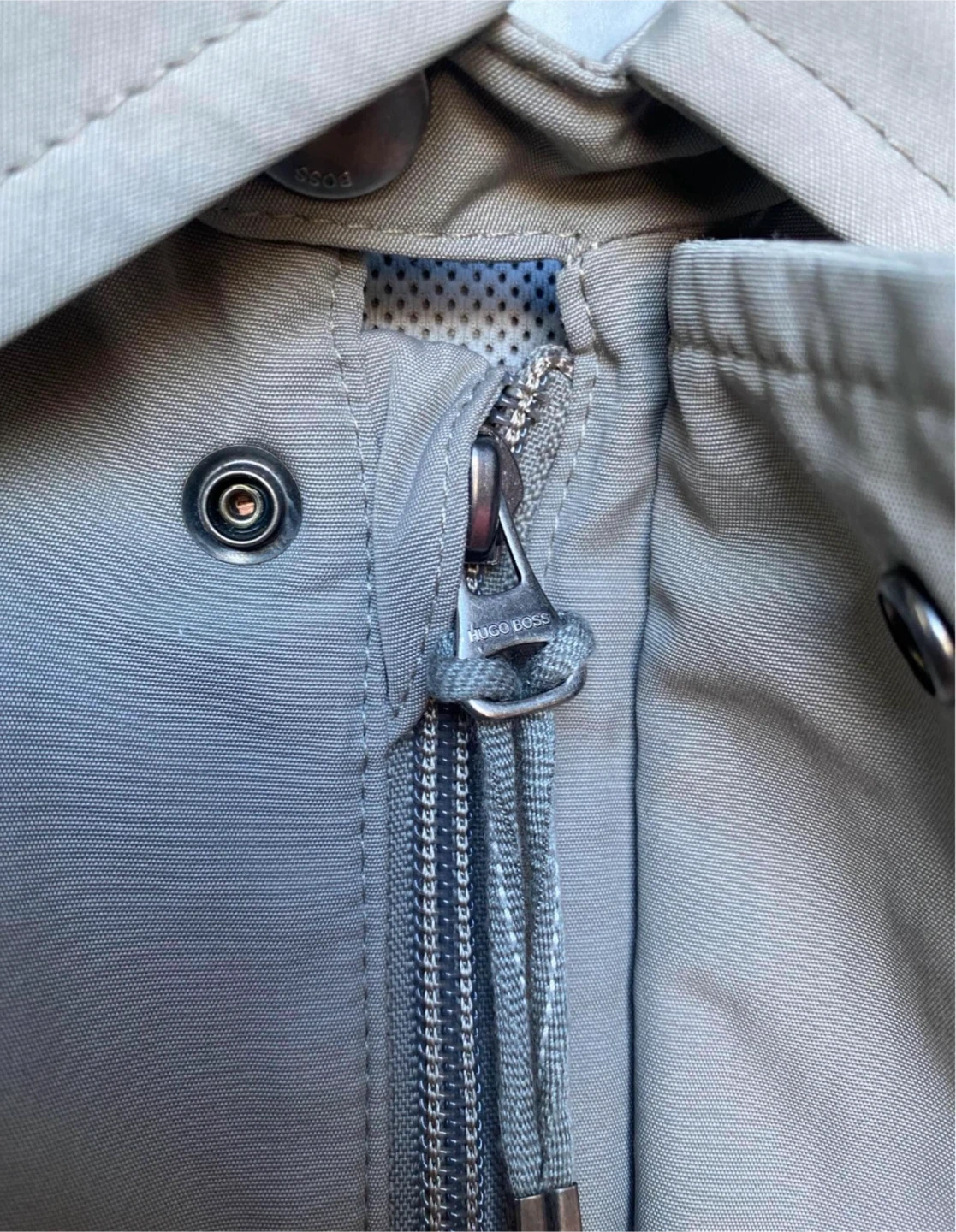 Hugo Boss Trench Coat - photo 4
