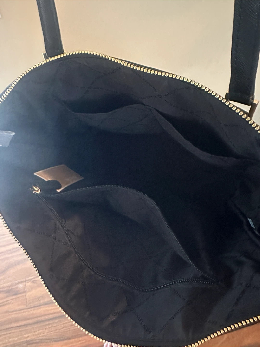 Michael Kors Black Tote Bag - photo 2