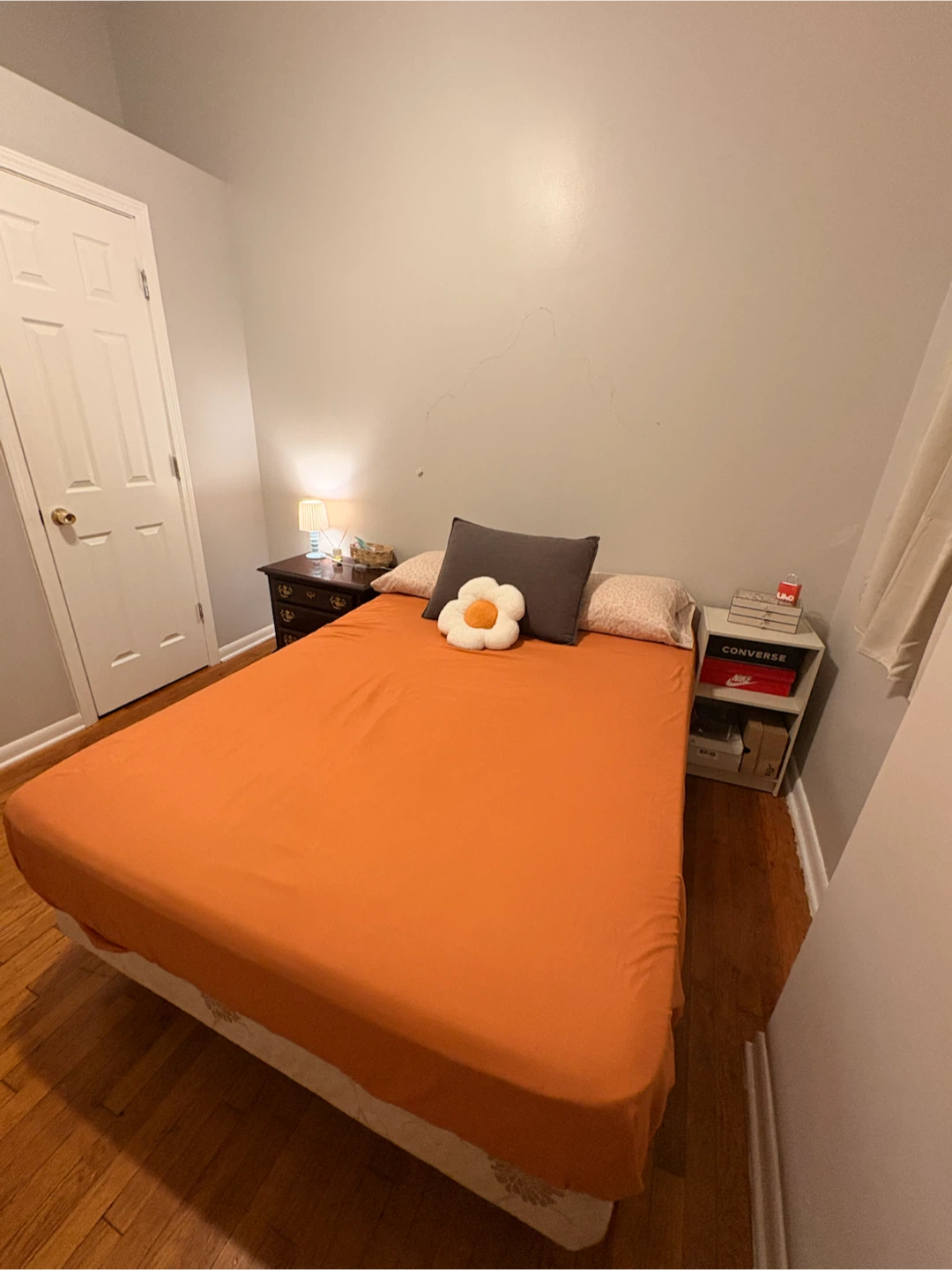 Full bed, wooden nightstand - photo 2