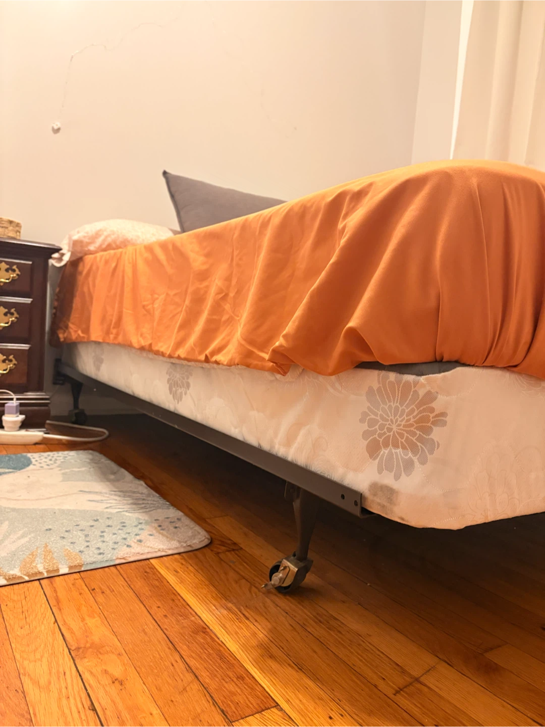 Full bed, wooden nightstand - photo 3