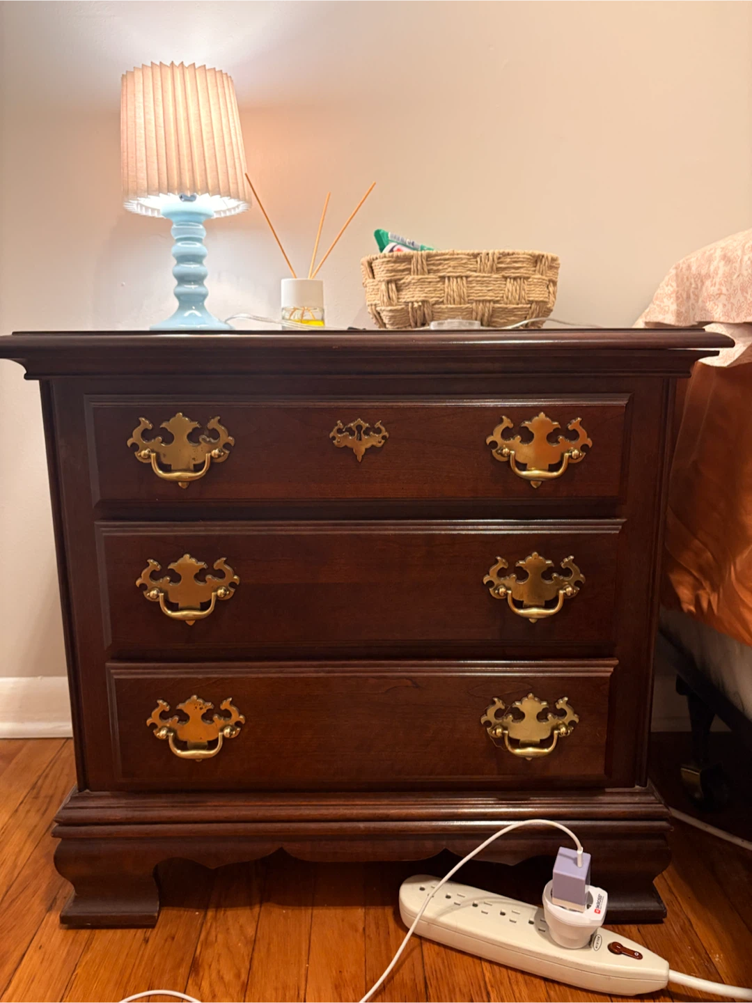 Full bed, wooden nightstand - photo 4