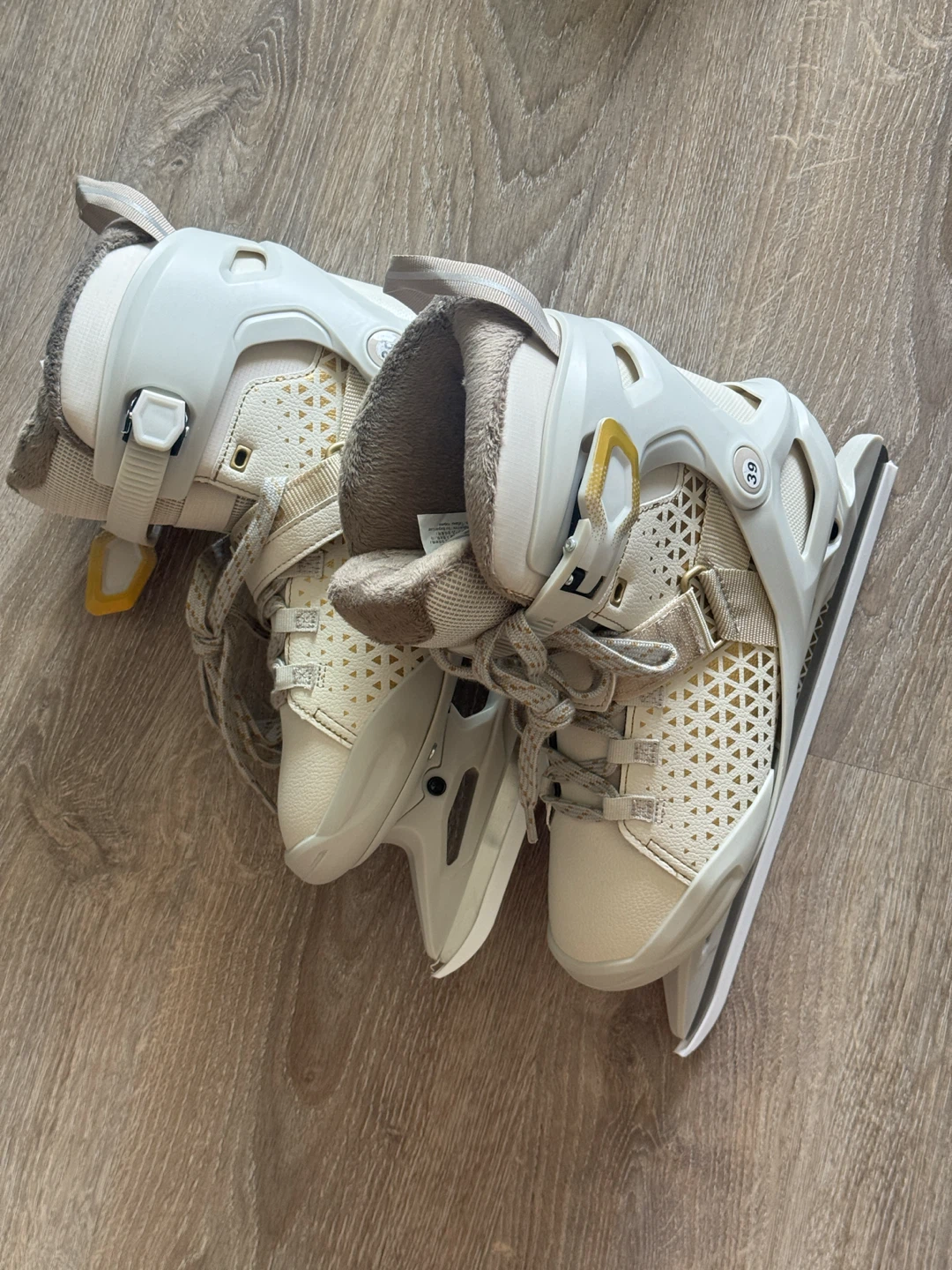 Ice skates (barely used) - photo 2