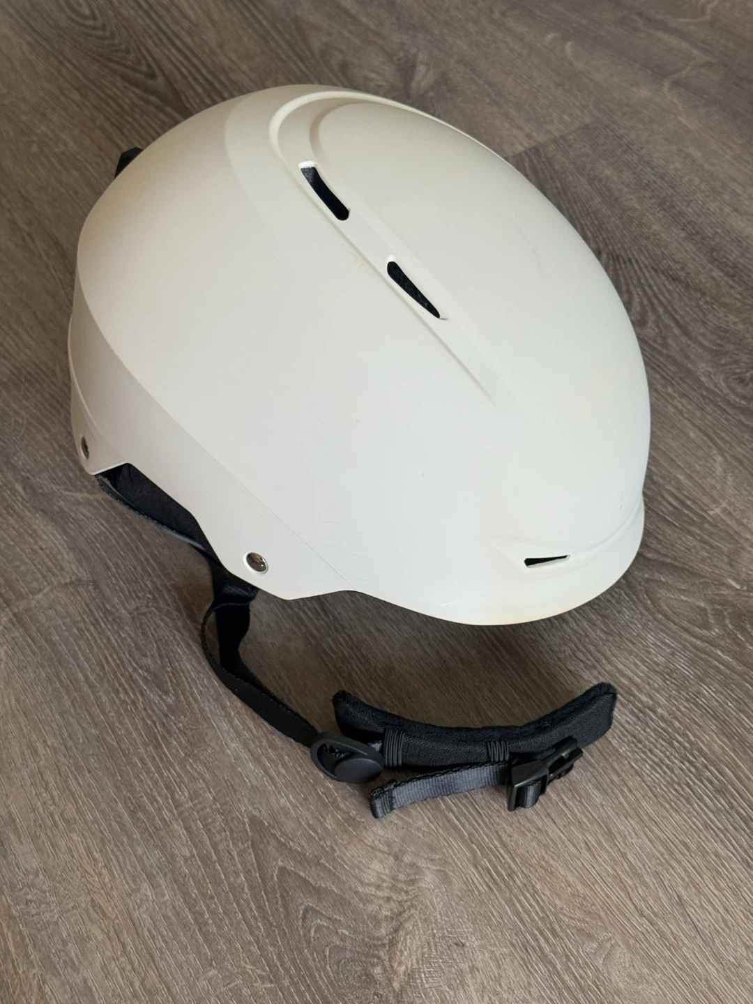 Ski/snowboard helmet (barely used)
