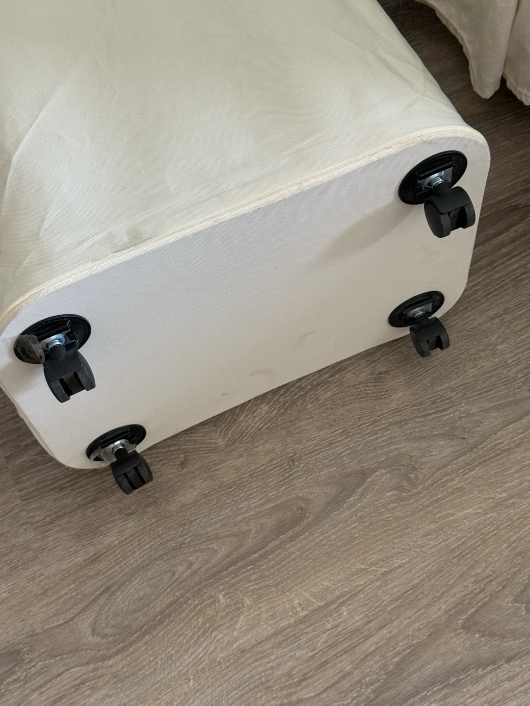 Laundry hamper (barely used) - photo 3