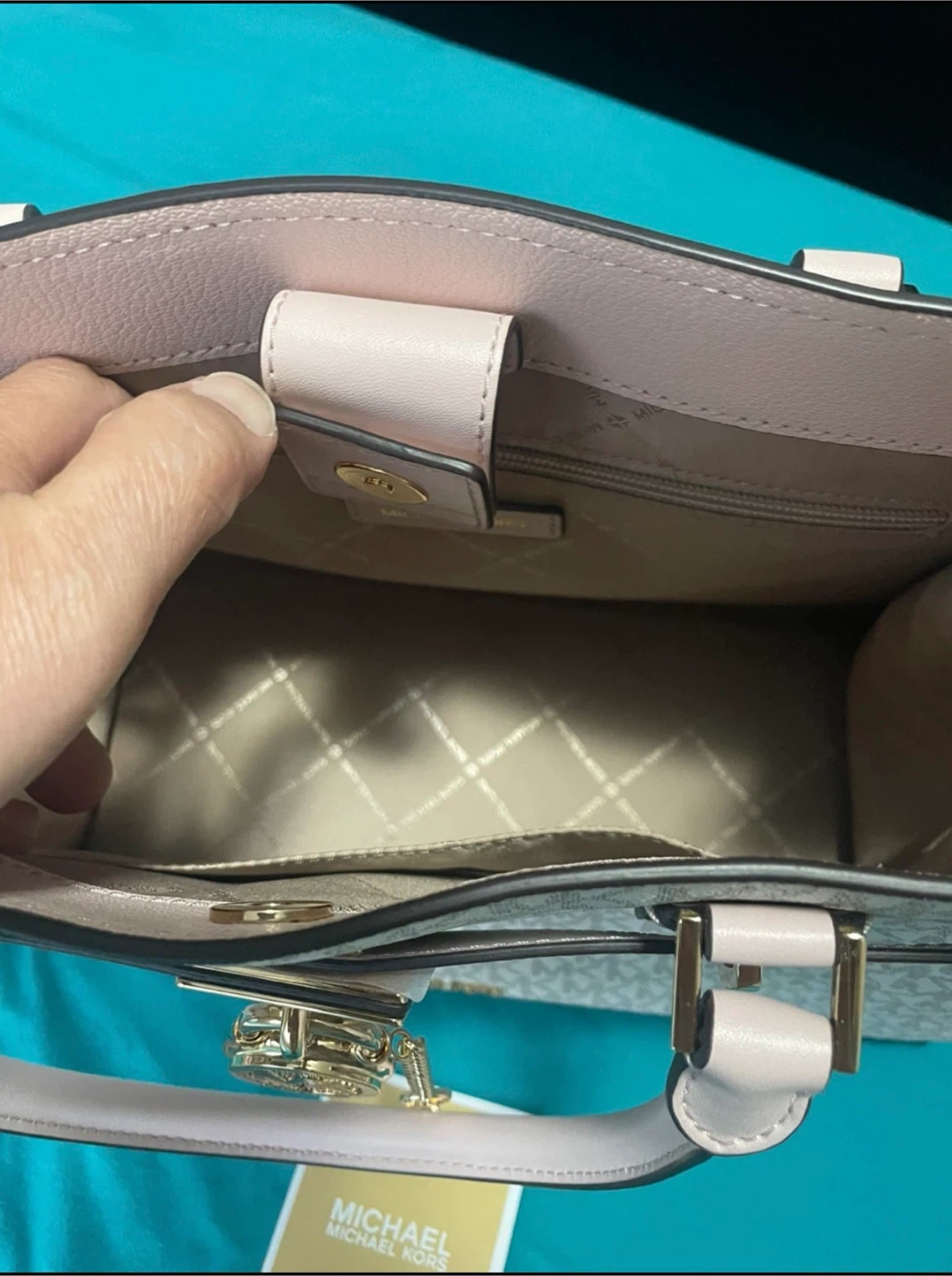 Michael Kors Handbag with Pink Trim - photo 5