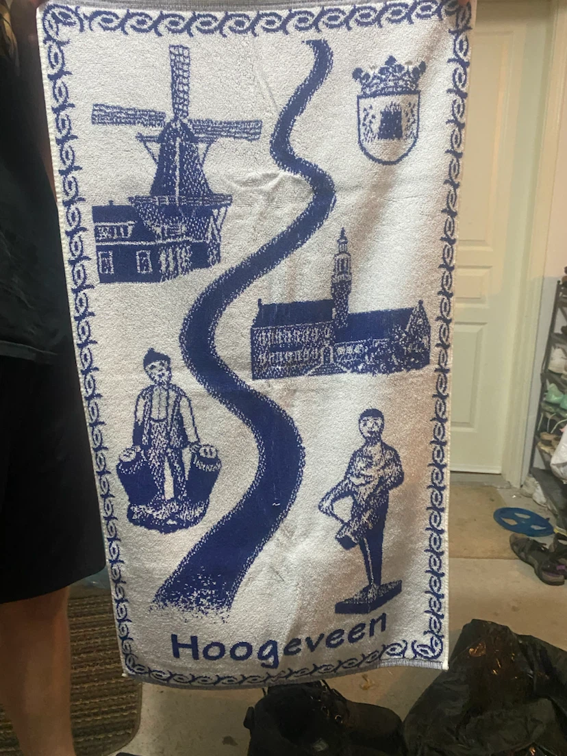 2 Vintage Dutch Scene Towels - photo 2