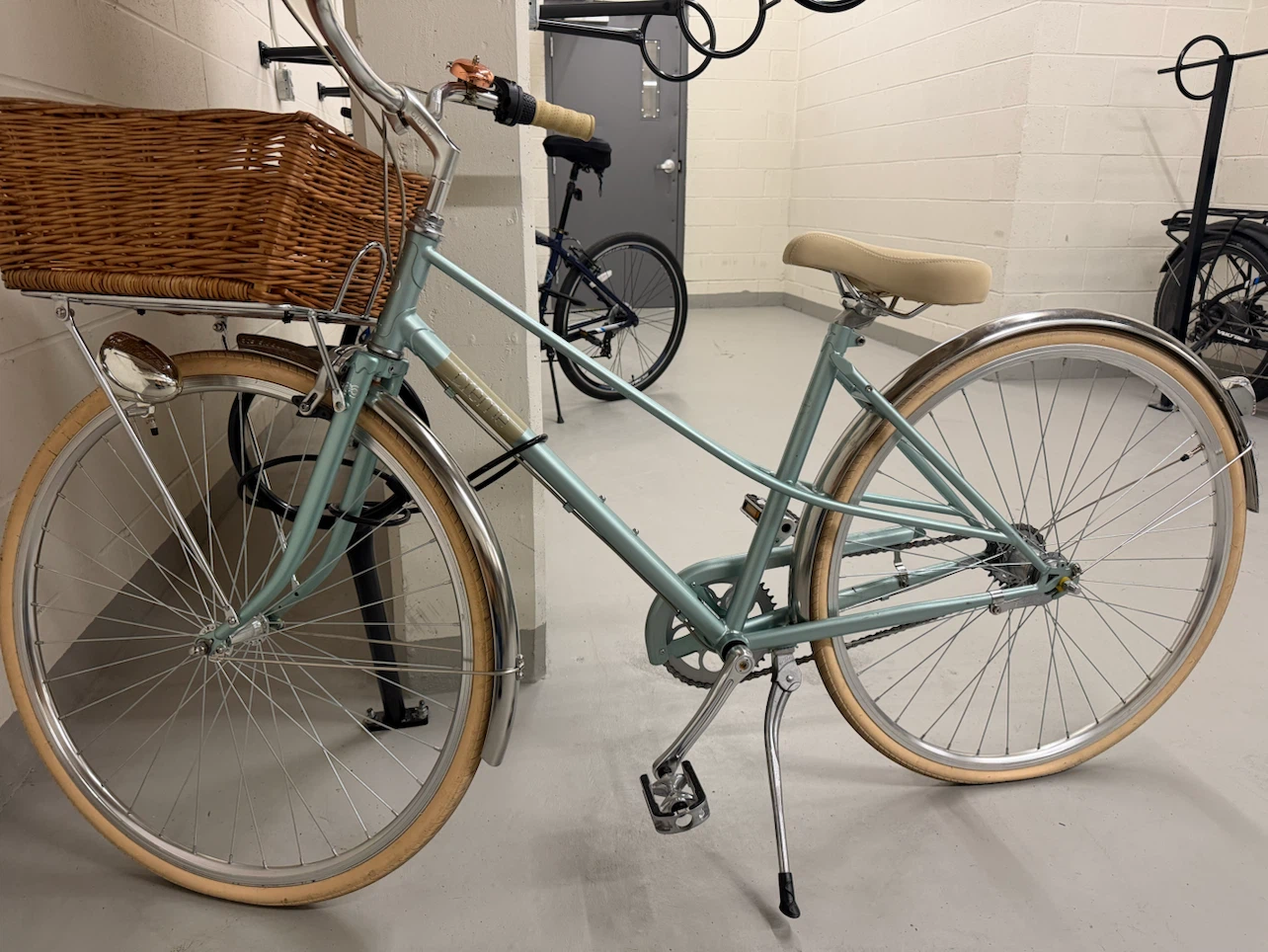 Move out Sale Creme cycle Light Blue Cruiser Bike - photo 2
