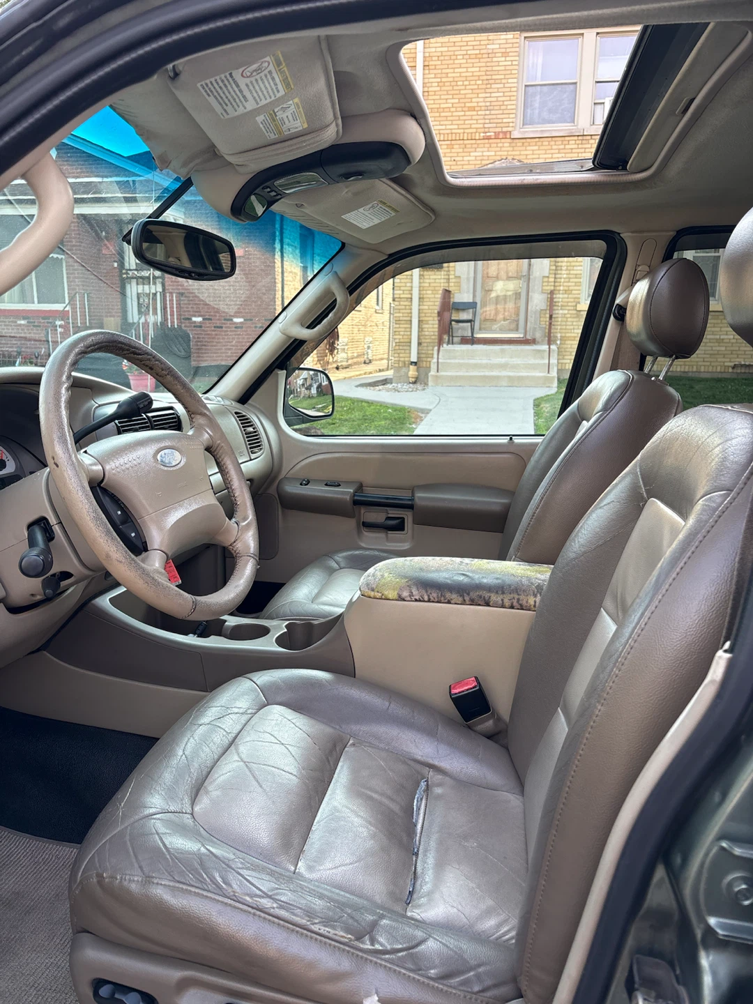 Ford Explorer Sport Trac XLT - photo 3