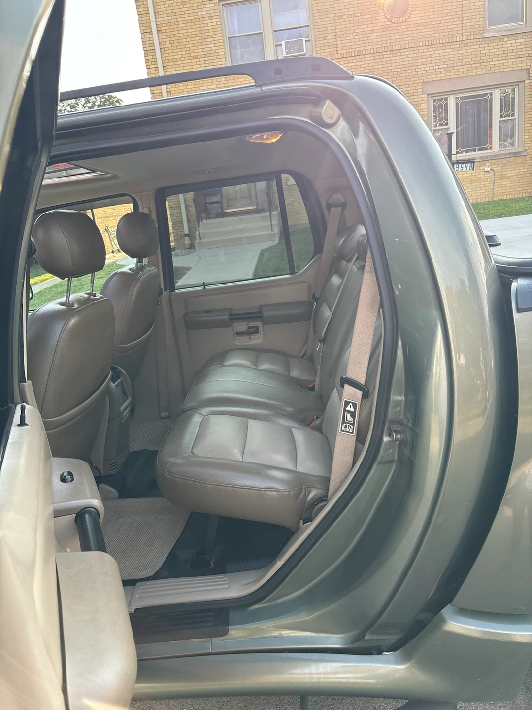 Ford Explorer Sport Trac XLT - photo 4