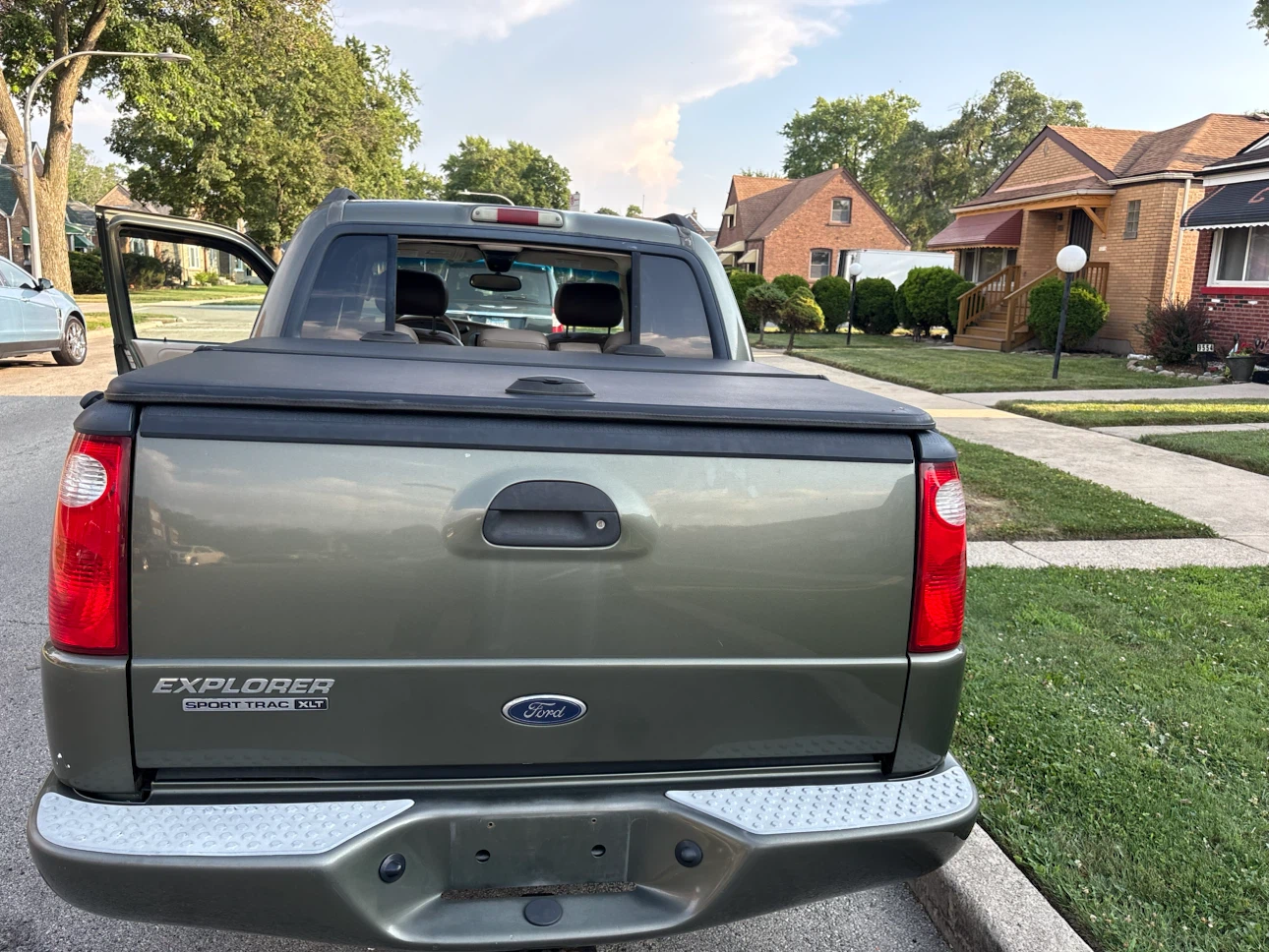 Ford Explorer Sport Trac XLT - photo 5