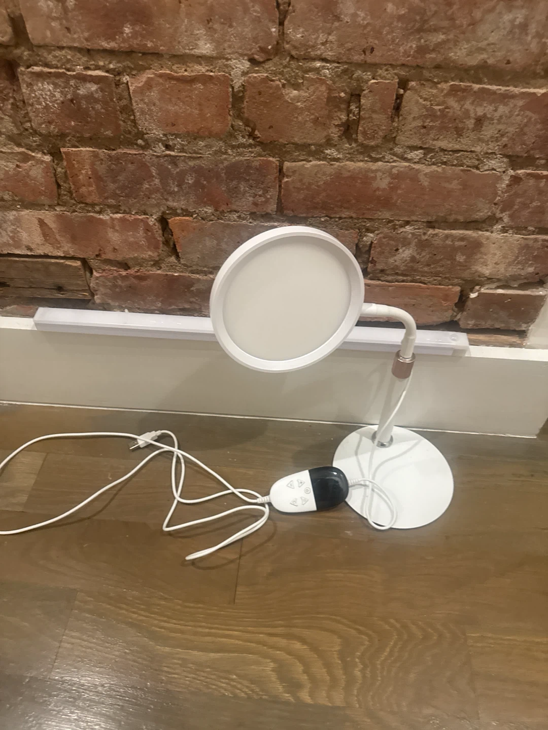 White tabletop light therapy Lamp with Remote - photo 4