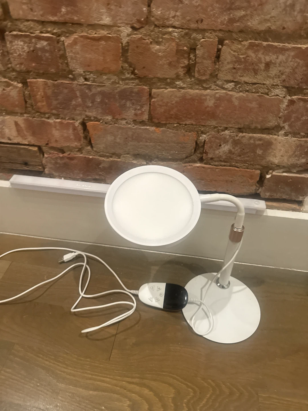 White tabletop light therapy Lamp with Remote - photo 5