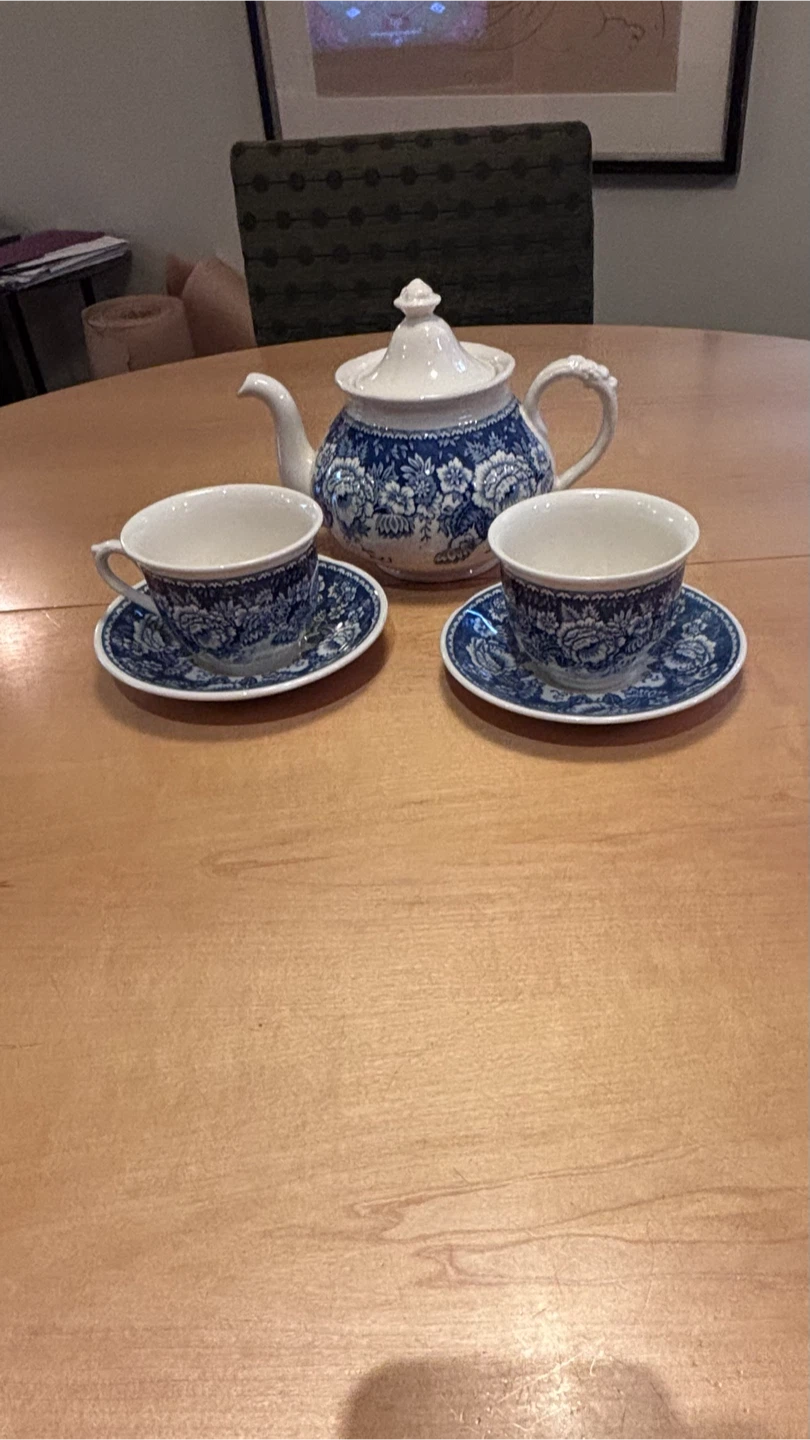 Crabtree & Evelyn Mason Teapot & Cup Set