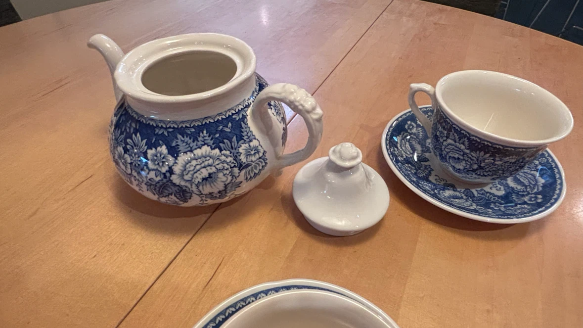 Crabtree & Evelyn Mason Teapot & Cup Set - photo 2