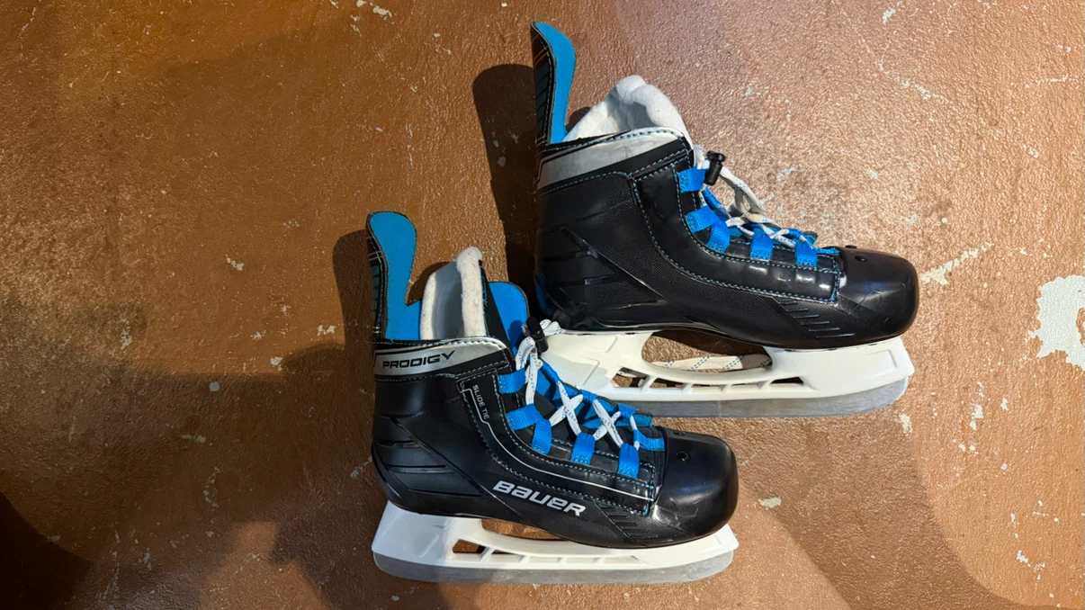 Bauer Prodigy Skate Jr and Bauer FM2100 Helmet