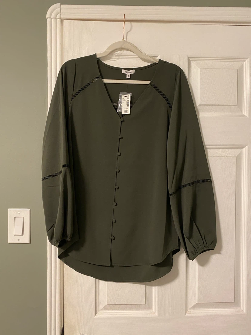 BNWT Reitmans V Neck Long Sleeve Blouse