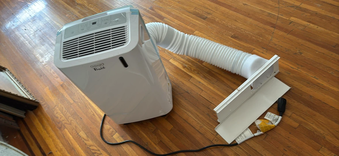 DeLonghi Pinguino PAC EM360-6AL WH Portable Air Conditioner