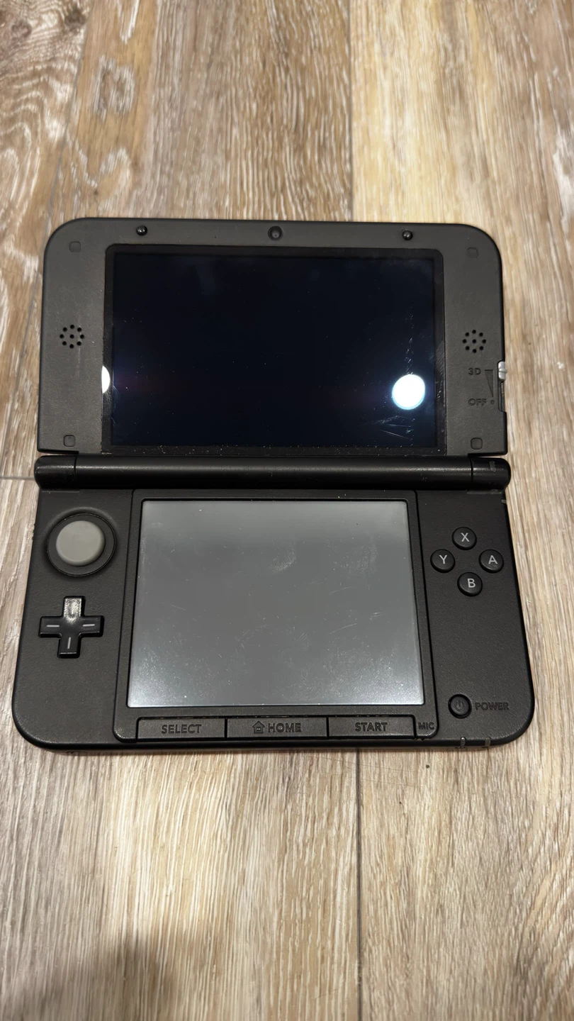 Nintendo 3DS XL - photo 2