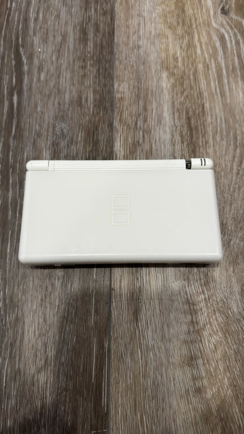 White DS Lite broken