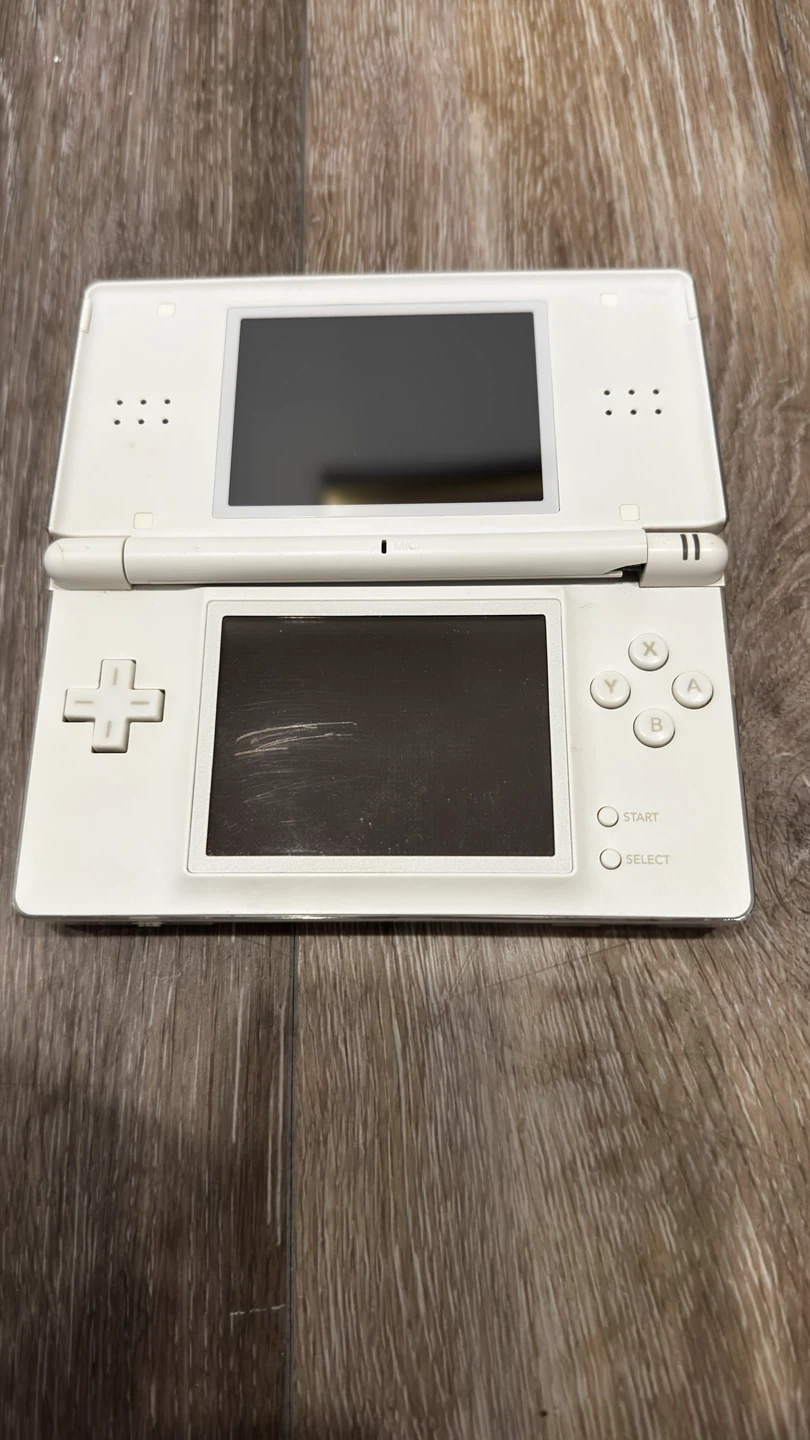 White DS Lite broken - photo 2